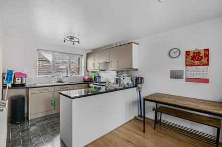 3 bedroom House to let in Wynches Farm Drive, St Albans, AL4