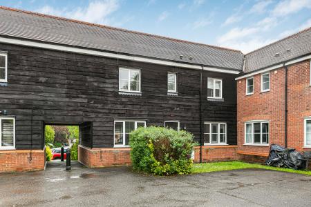 3 bedroom House to let in Wynches Farm Drive, St Albans, AL4