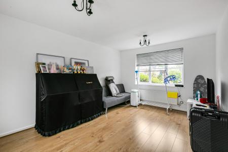 3 bedroom House to let in Wynches Farm Drive, St Albans, AL4