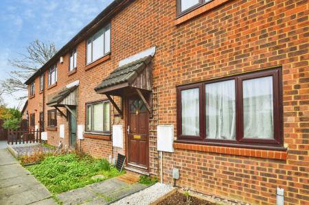 2 bedroom Terraced House to let in Colney Heath Lane, St Albans, AL4