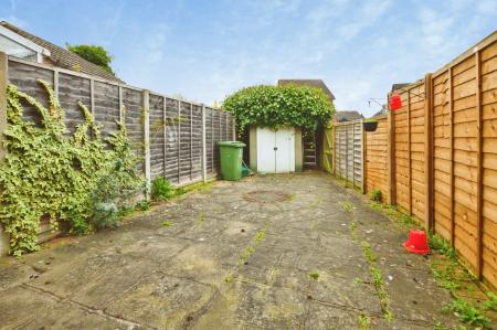 2 bedroom Terraced House to let in Colney Heath Lane, St Albans, AL4