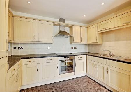 2 bedroom Flat to let in Parkhouse Court, Hatfield, AL10
