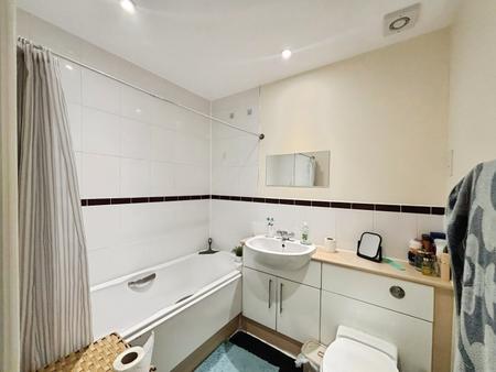 2 bedroom Flat to let in Parkhouse Court, Hatfield, AL10
