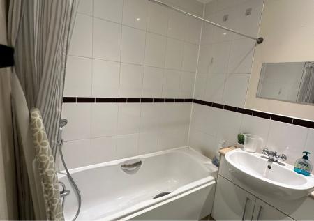 2 bedroom Flat to let in Parkhouse Court, Hatfield, AL10