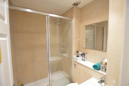 2 bedroom Flat for sale in Syon Court Park View Close, St Albans, AL1