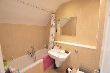 2 bedroom Flat for sale in Syon Court Park View Close, St Albans, AL1