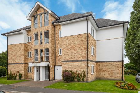 2 bedroom Flat for sale in Syon Court Park View Close, St Albans, AL1