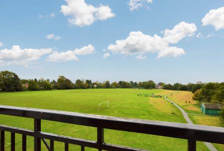 2 bedroom Flat for sale in Syon Court Park View Close, St Albans, AL1