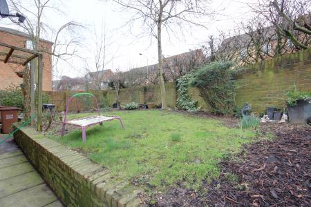 4 bedroom Terraced House to let in Batterdale, Hatfield, AL9