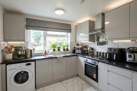 2 bedroom End of terrace house to let in St Audreys Close, Hatfield, AL10