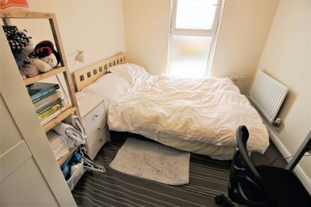 2 bedroom Flat to let in Parkhouse Court