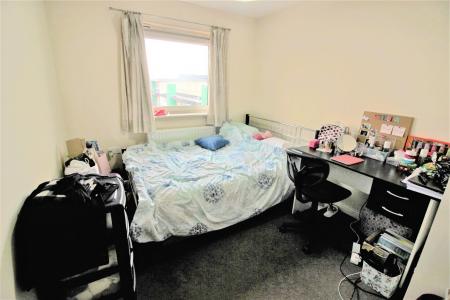 2 bedroom Flat to let in Parkhouse Court