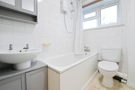 1 bedroom Flat to let in Hughenden Road, St Albans, AL4