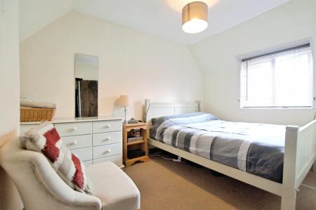 2 bedroom Maisonette to let in High Street, Wheathampstead, AL4