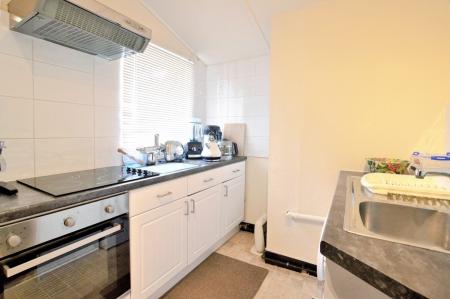 2 bedroom Maisonette to let in High Street, Wheathampstead, AL4
