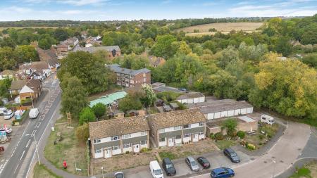 2 bedroom Maisonette for sale in Sycamore Drive, St Albans, AL2