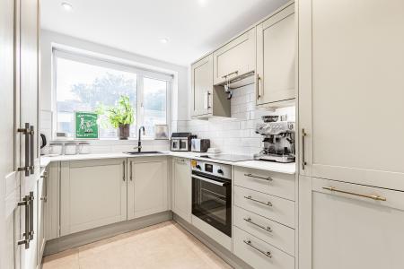 2 bedroom Maisonette for sale in Sycamore Drive, St Albans, AL2