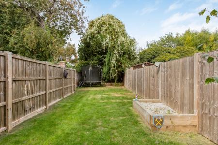 2 bedroom Maisonette for sale in Sycamore Drive, St Albans, AL2