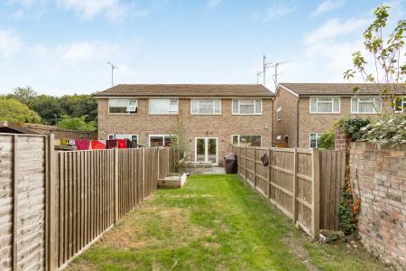 2 bedroom Maisonette for sale in Sycamore Drive, St Albans, AL2