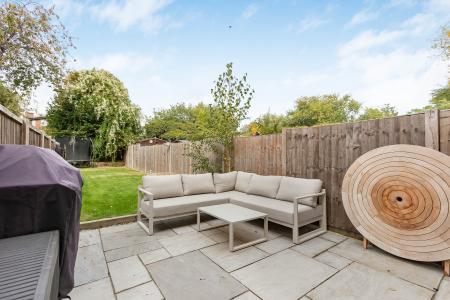 2 bedroom Maisonette for sale in Sycamore Drive, St Albans, AL2