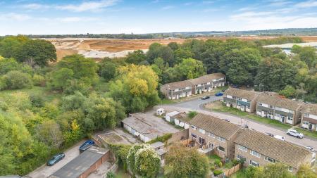 2 bedroom Maisonette for sale in Sycamore Drive, St Albans, AL2