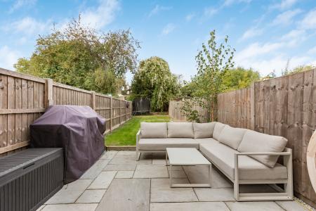 2 bedroom Maisonette for sale in Sycamore Drive, St Albans, AL2