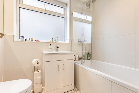 2 bedroom Maisonette for sale in Sycamore Drive, St Albans, AL2
