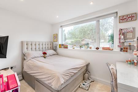 2 bedroom Maisonette for sale in Sycamore Drive, St Albans, AL2