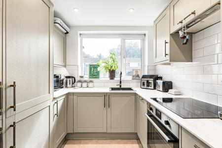 2 bedroom Maisonette for sale in Sycamore Drive, St Albans, AL2