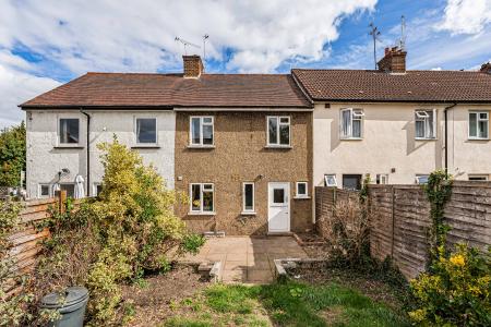 3 bedroom Terraced House for sale in Doggetts Way, St Albans, AL1