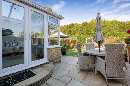 3 bedroom Terraced House for sale in Coombes Road, London Colney, AL2