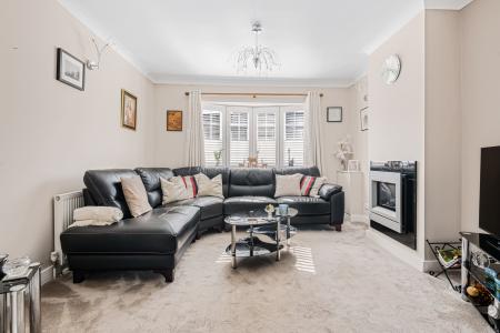 3 bedroom Terraced House for sale in Coombes Road, London Colney, AL2