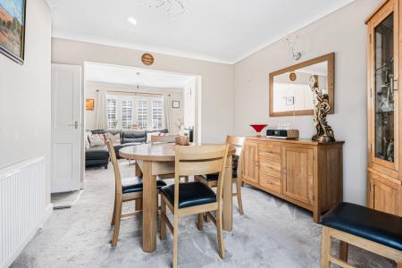 3 bedroom Terraced House for sale in Coombes Road, London Colney, AL2