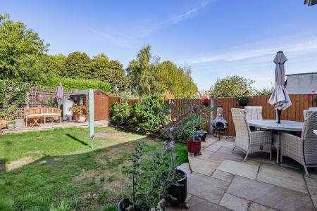 3 bedroom Terraced House for sale in Coombes Road, London Colney, AL2