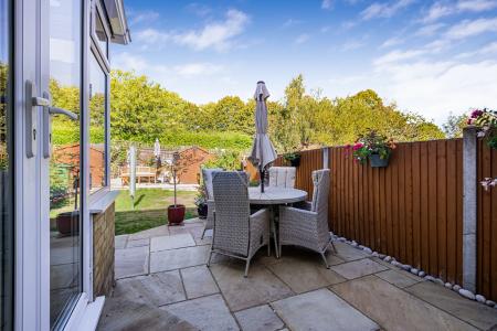 3 bedroom Terraced House for sale in Coombes Road, London Colney, AL2
