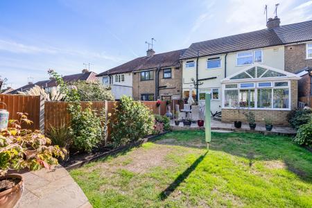 3 bedroom Terraced House for sale in Coombes Road, London Colney, AL2