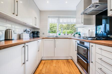 3 bedroom Terraced House for sale in Coombes Road, London Colney, AL2