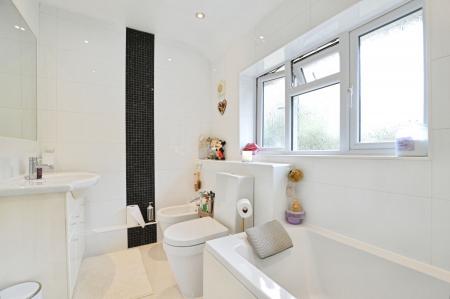 3 bedroom House to let in Batchwood Drive, St Albans, AL3