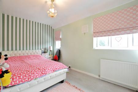 3 bedroom House to let in Batchwood Drive, St Albans, AL3