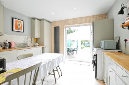 3 bedroom House to let in Batchwood Drive, St Albans, AL3