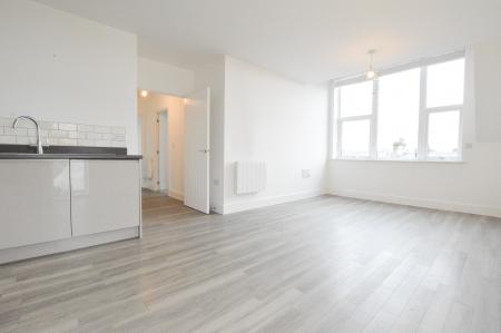 2 bedroom Flat to let in Hansell Gardens, St Albans, AL1