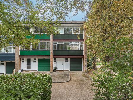 4 bedroom Town house for sale in Abbots Park, St Albans, AL1