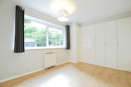 2 bedroom Flat to let in Ramsbury Road, St Albans, AL1