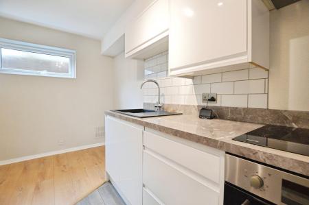 2 bedroom Flat to let in Ramsbury Road, St Albans, AL1
