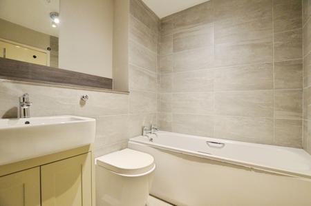 2 bedroom Flat to let in Ramsbury Road, St Albans, AL1