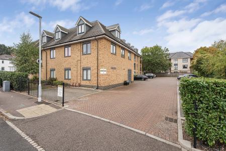 2 bedroom Flat for sale in Verona Court Roland Street, St Albans, AL1