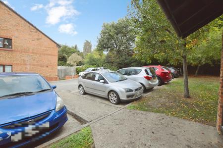 2 bedroom Flat to let in Tudor Close, Hatfield, AL10