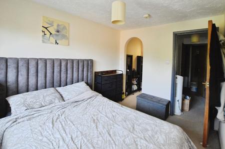 2 bedroom Flat to let in Tudor Close, Hatfield, AL10