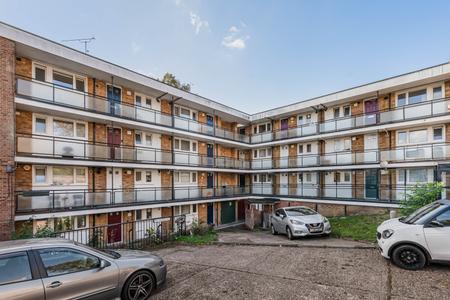 2 bedroom Flat for sale in Belmont Court Belmont Hill, St Albans, AL1