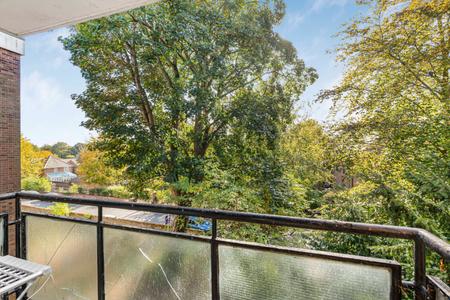 2 bedroom Flat for sale in Belmont Court Belmont Hill, St Albans, AL1